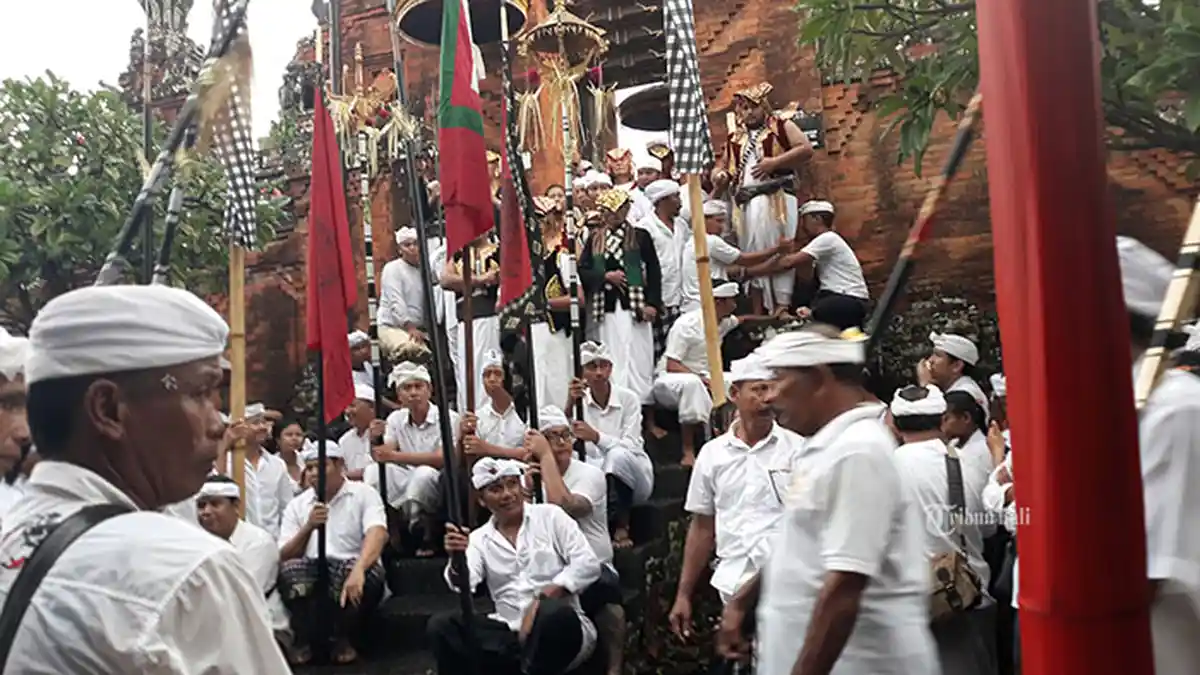 Pasca Ngubeng 2 Kali Banyak Pemangku yang Kerauhan, Tradisi Ngerebong Digelar Kembali dengan Prokes