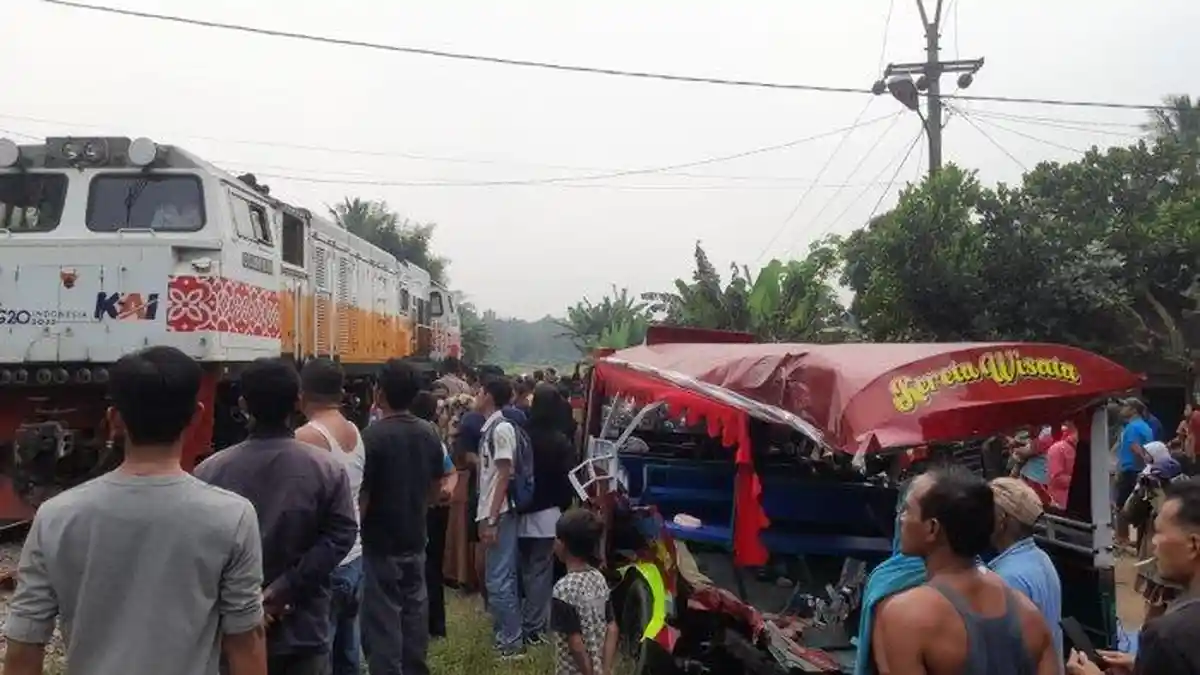 Kronologi Kereta Api Tabrak Odong-odong di Serang, 9 Penumpang Meninggal
