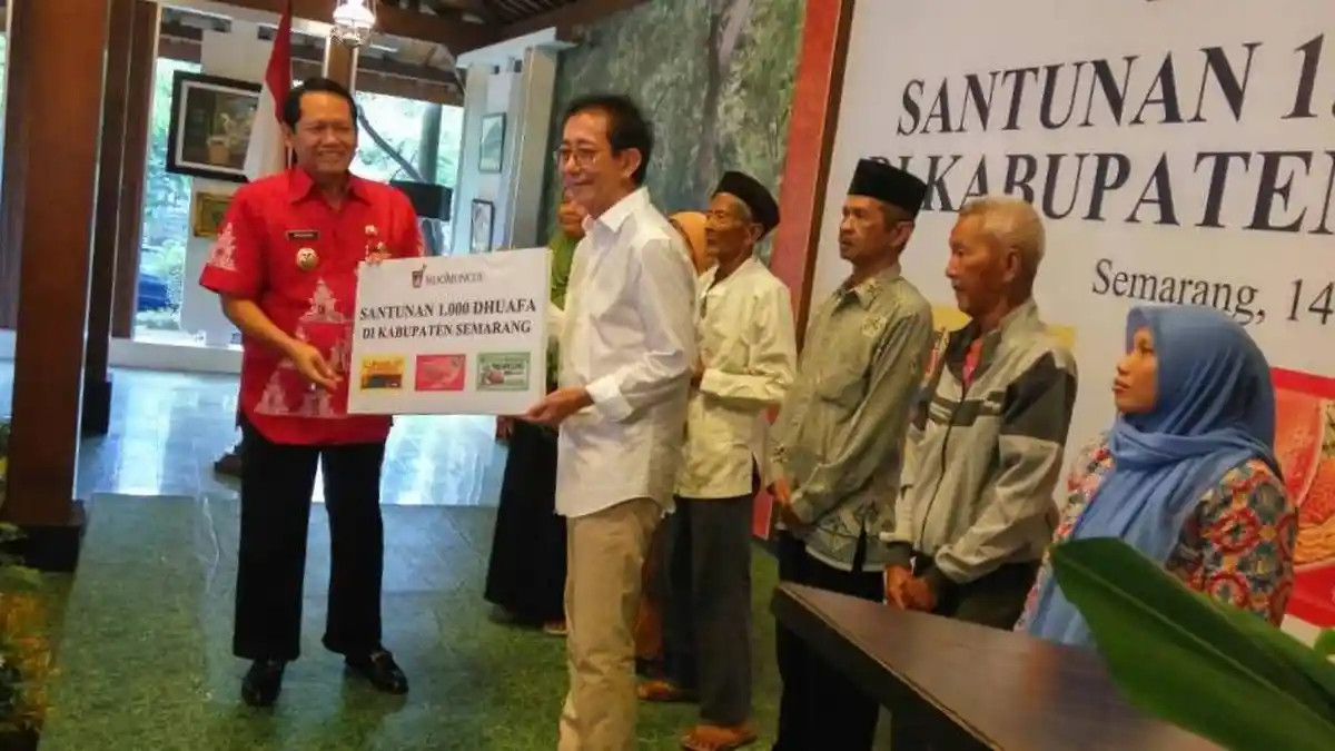 Sido Muncul Berikan Santunan Kepada 1.000 Dhuafa Di Semarang