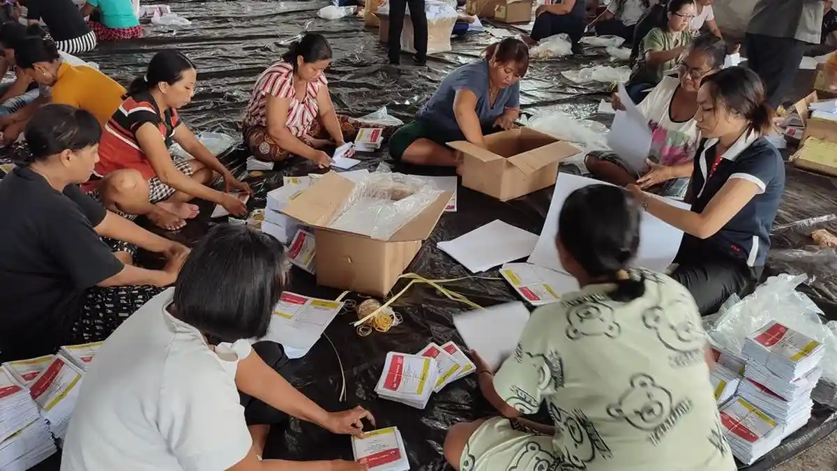 KPU Buleleng Mulai Lipat Surat Suara, Libatkan 400 Masyarakat, Dapat Upah Rp 200 Rupiah Per Surat