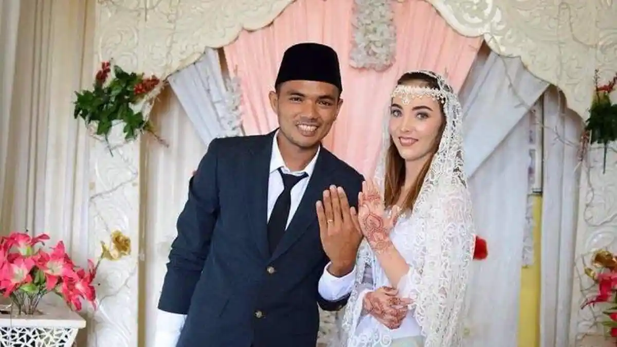 Viral Pernikahan Bule Prancis & Lelaki Minangkabau, Begini Kecintaan Clem Terhadap Indonesia