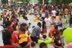 Tempat Wisata Pantai Ancol Penuh Wisatawan