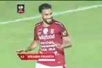 pemain-bali-united-william-pachecho-mencetak-gol-ke-gawang-persib-bandung.jpg