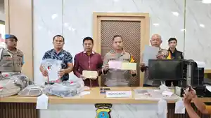 Momen-Polres-Padangsidimpuan-merilis-pengungkapan-2-tersangka-penipuan.jpg