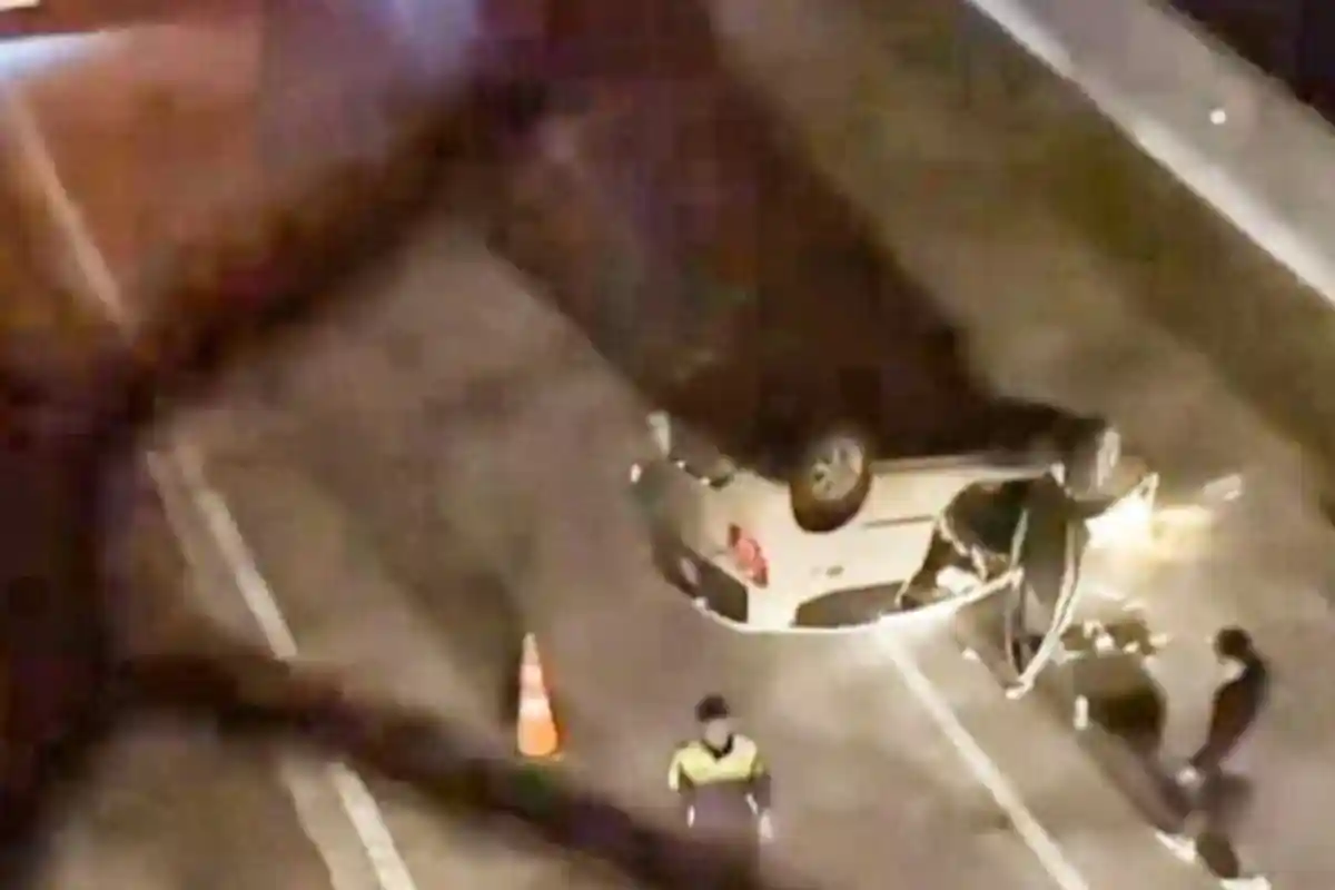 Kecelakaan Tunggal Kembali Terjadi di Tol Cisumdawu, Mobil Ayla Terguling Gara-gara Sopir Ngebut