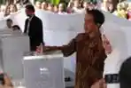 Jokowi Mencoblos di TPS 18 Menteng