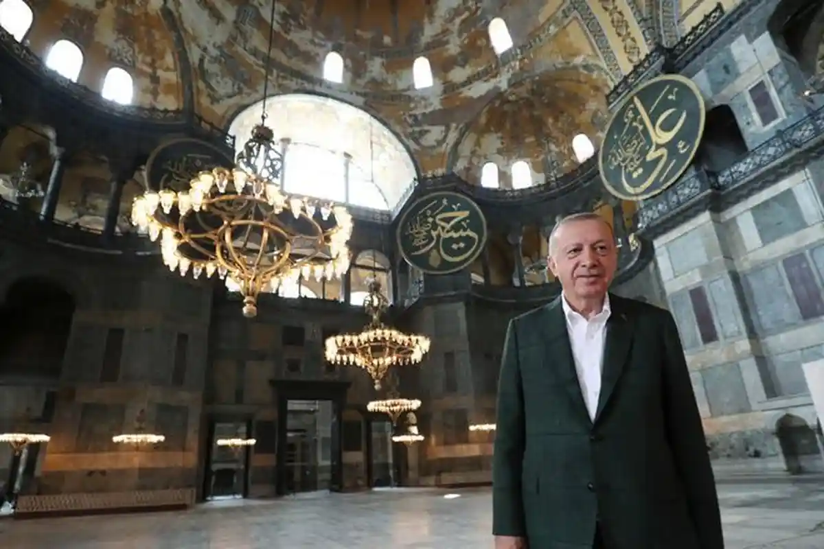 Sehari Hagia Sophia Berfungsi Jadi Masjid, Turki dan Yunani Perang Komentar