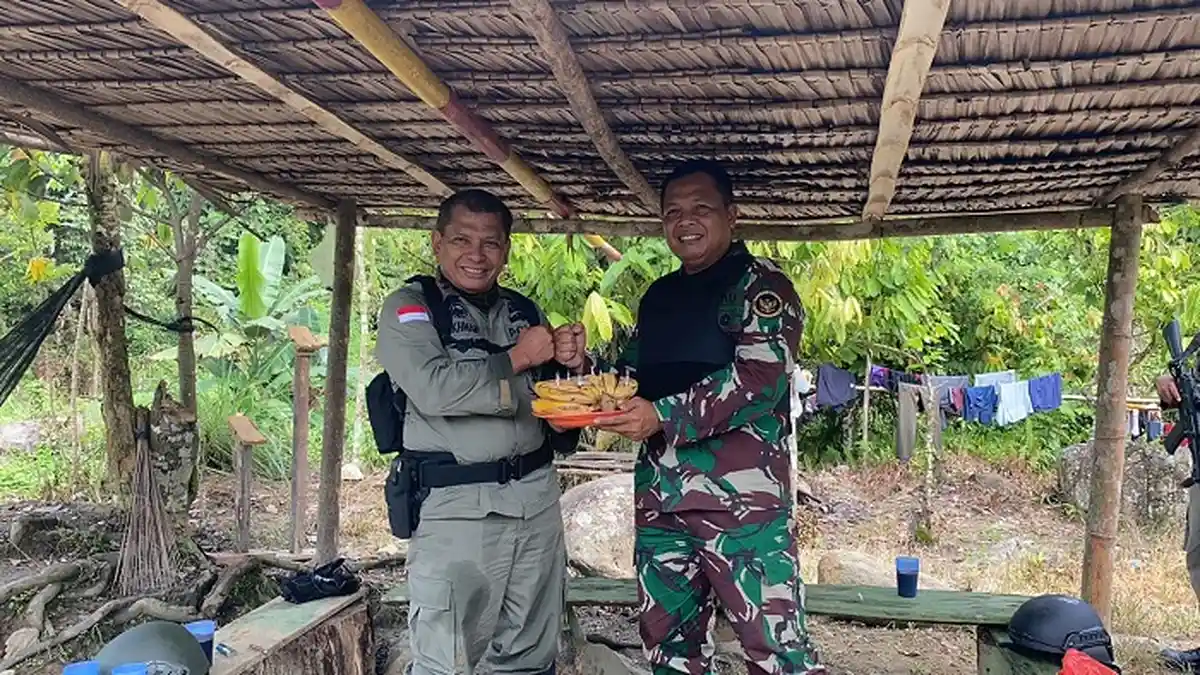 Di Sela-sela Perburuan Teroris MIT Poso, Kapolda Sulteng Beri Kejutan Ultah ke Danrem Tadulako