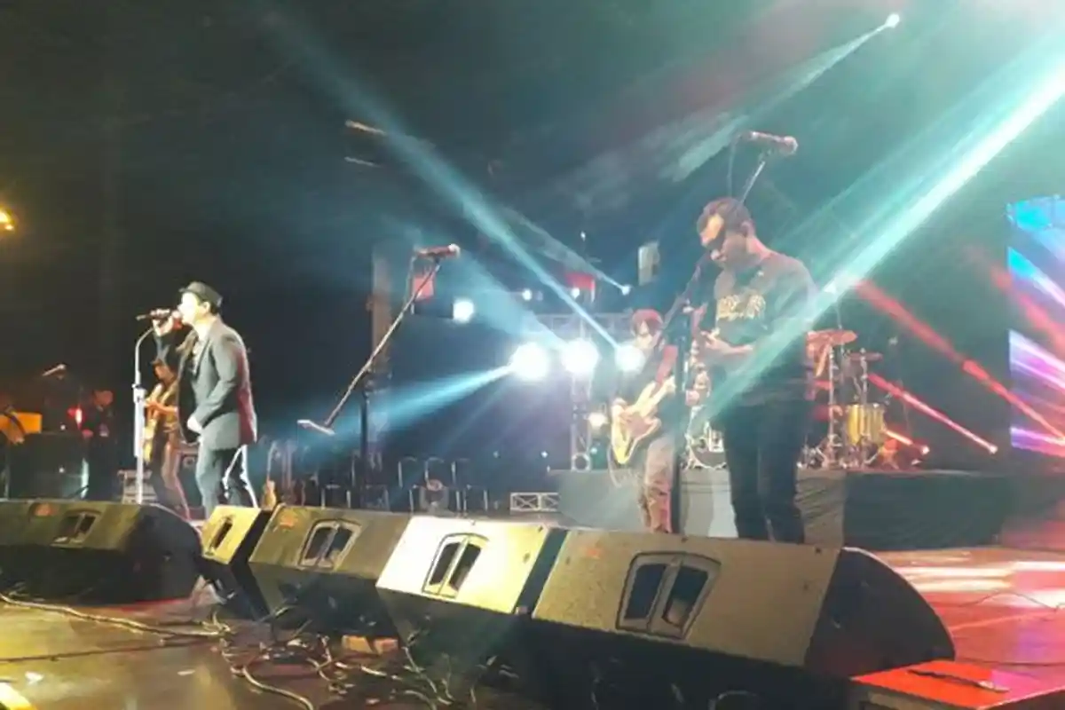 Tembang-tembang Romantis Meluncur Deras di Konser Padi Reborn, Semua Penonton Pun Terpukau