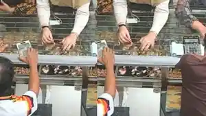 Karyawan-Toko-Syok-Emas-Rp-25-Juta-Digondol-Ibu-ibu-di-Pamekasan-Pelaku-Sengaja-Pakai-di-Tangan.jpg