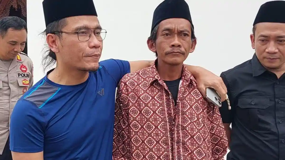Momen Sunhaji Pedagang Es Teh Bakulan Datang ke Ponpes Ora Aji, Berpelukan dengan Gus Miftah