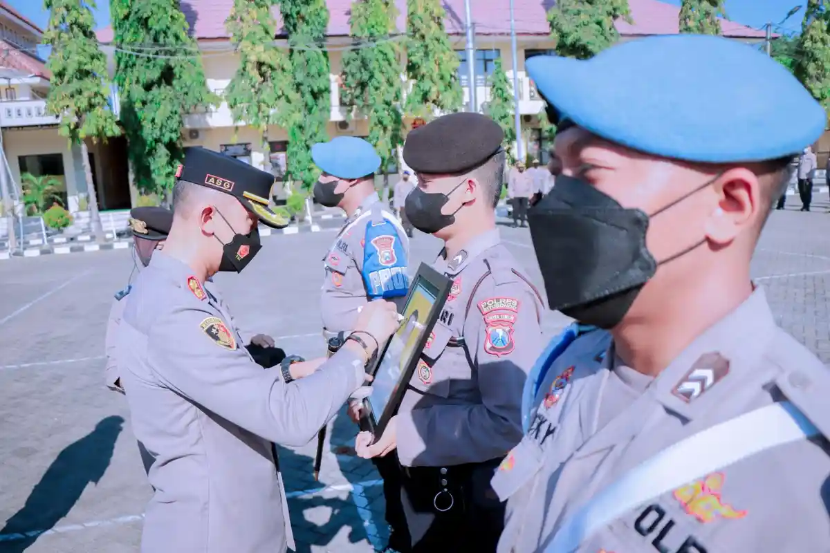 Terlibat Narkoba dan Tak Masuk Dinas 1 Tahun, Polisi Situbondo Bripka IS Dipecat