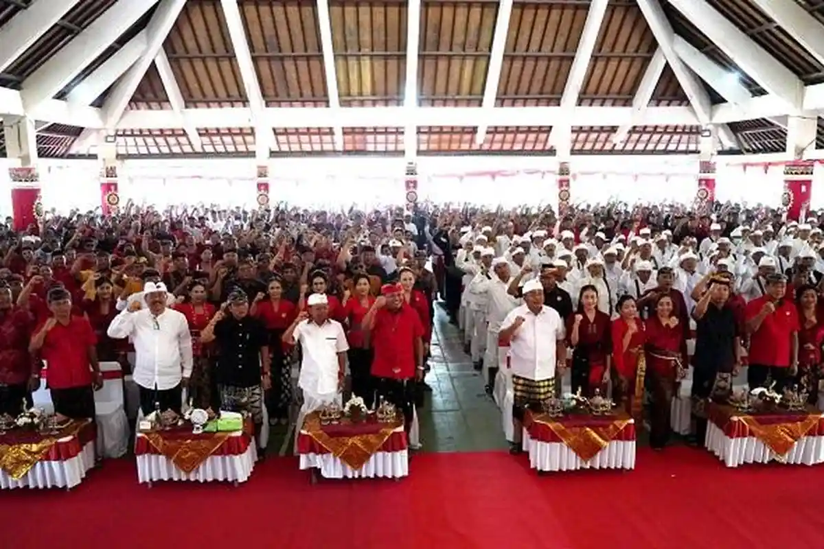 Pengrajin Perak Sebut Diselamatkan Wayan Koster, Nelayan Bali Tetapkan Hati untuk Koster-Giri
