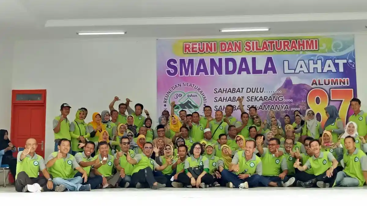 Alumni SMA Negeri 2 Lahat Angkatan 1987 Bernostalgia ke Sekolah, Ini yang Mereka Lakukan