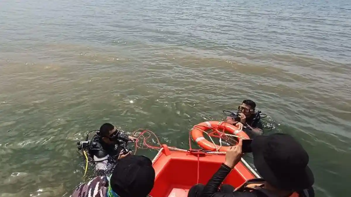 Hari Kedua Pencarian, Basarnas Temukan Jasad Karyawan PT UKK di Dasar ...