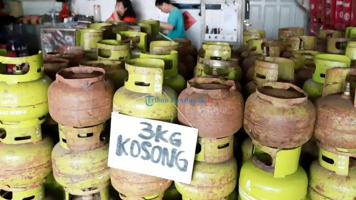 FOTO: Langka, Tumpukan Tabung LPG 3 Kg Kosong di Pangkalan LPG Jalan Alianyang - tabung-gas-menumpuk-lpg.jpg