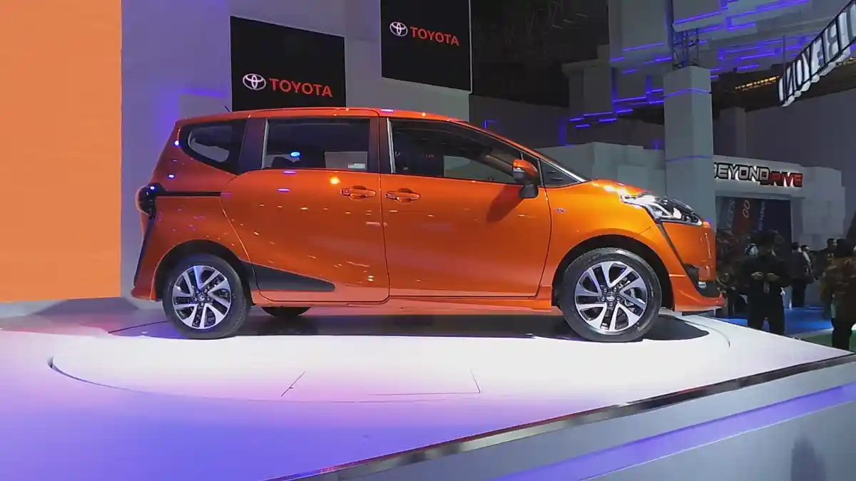 Toyota Sienta Kena Recall, Pintu Elektrik Bisa Membuka Sendiri
