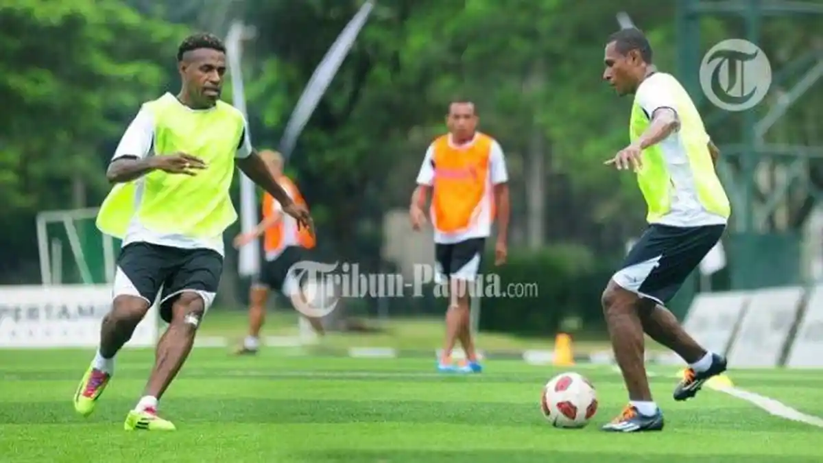 Ini Kata Eks Pemain Persipura Boaz Solossa Agar Tinus Pae Sukses Bersama Dewa United