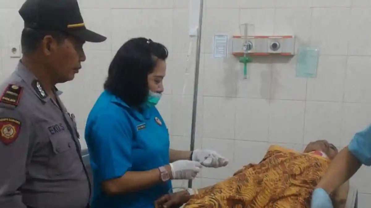 Diduga Hernia Tak Kunjung Sembuh, Rusmo Gorok Lehernya Sendiri Pakai Sabit