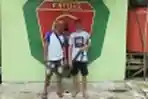 Satgas Yonif 642/Kapuas Terima Satu Pucuk Senjata Rakitan