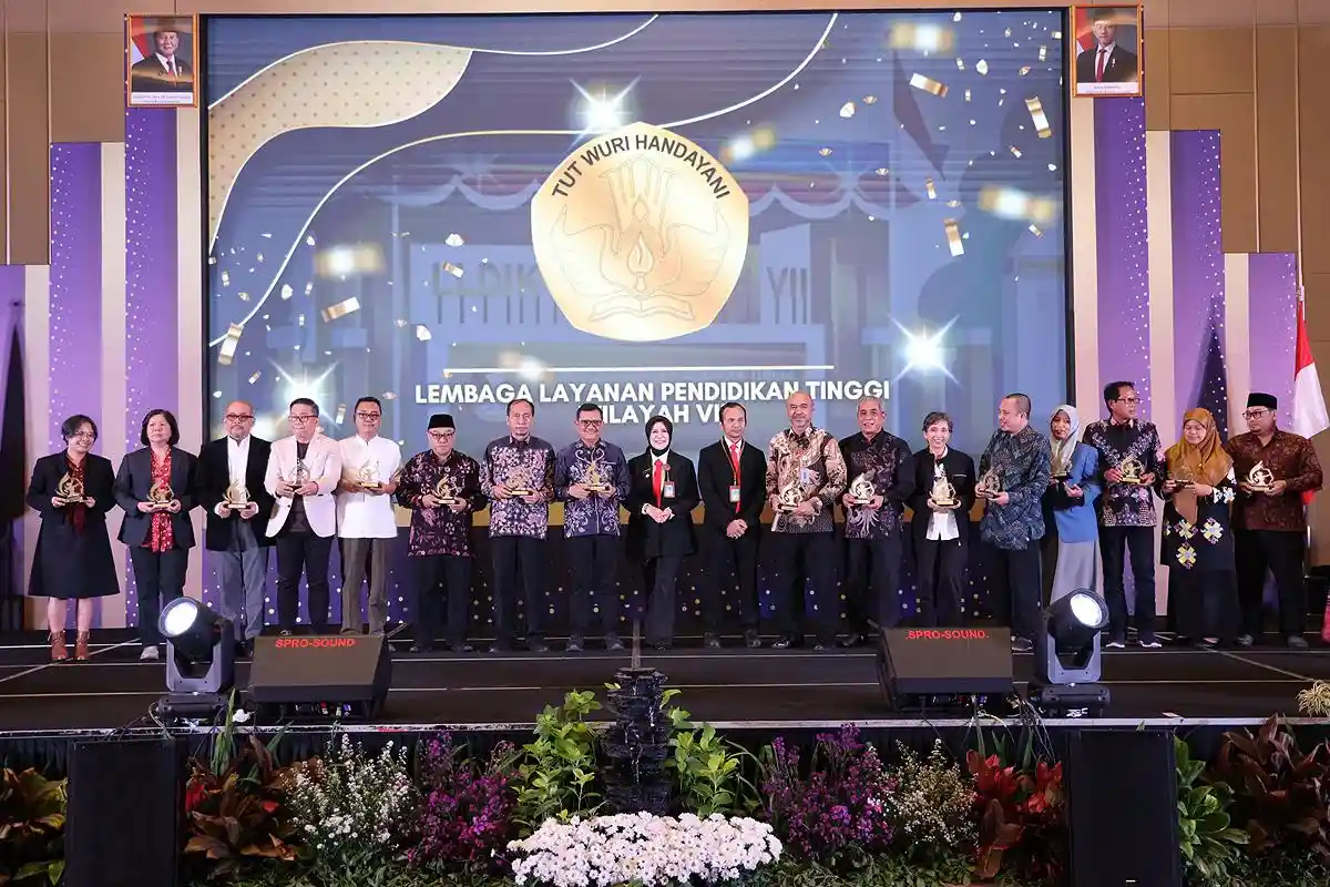 Untag & Unusa Raih Penghargaan di Anugerah Kampus Unggulan 2025, LLDikti VII Dorong Hilirisasi Riset