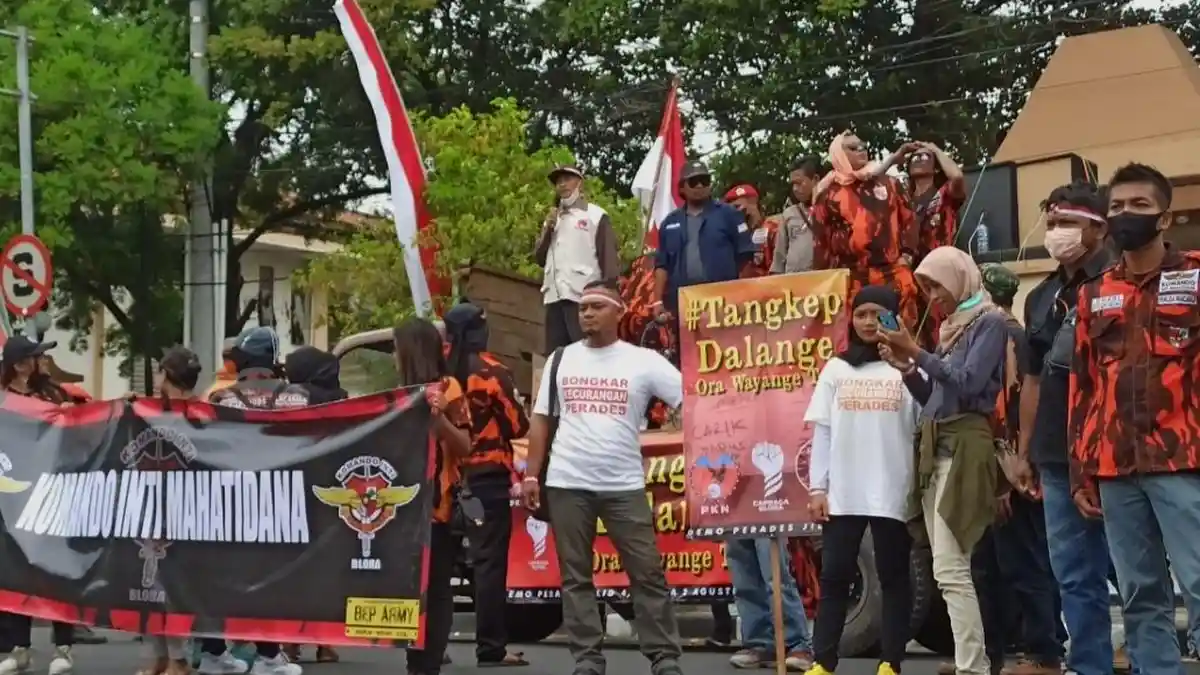 Aksi Demonstrasi Tuntut Bongkar Kasus Suap Seleksi Perades, Nama Ketua Perindo Blora Turut Disebut