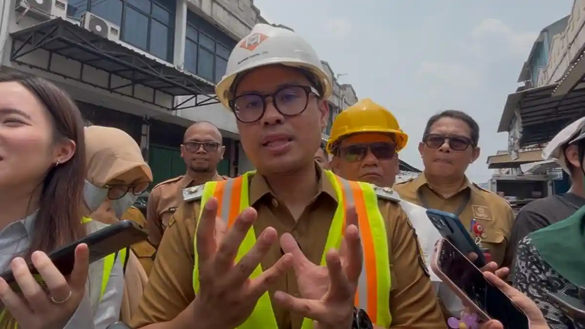 Struktur Bangunan Rusak akibat Ledakan, Ruko Pasar Cimanggis Bakal ...