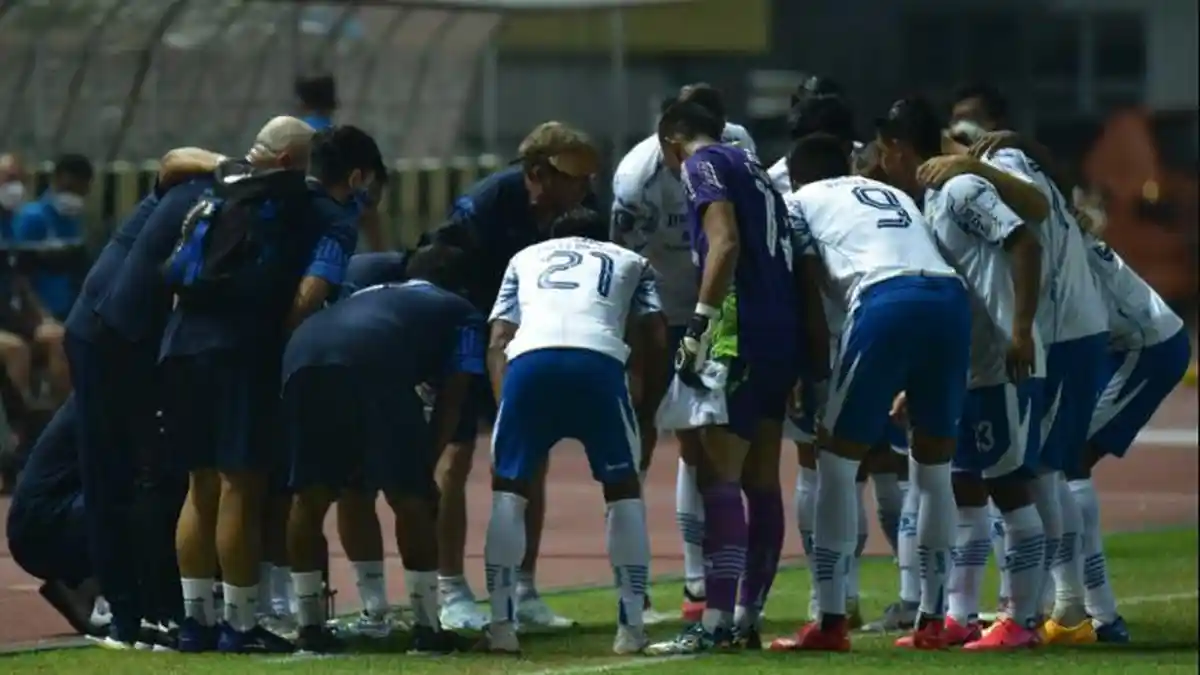Berita Persib Bandung: Robert Alberts Ditinggal Dua Pemain Jelang Hadapi Persikabo