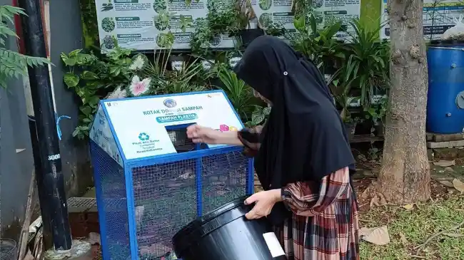 Dari Rumah ke Perubahan: RT 8 RW 4 Latsari Jadi Contoh Gerakan Pemilahan Sampah di Tuban