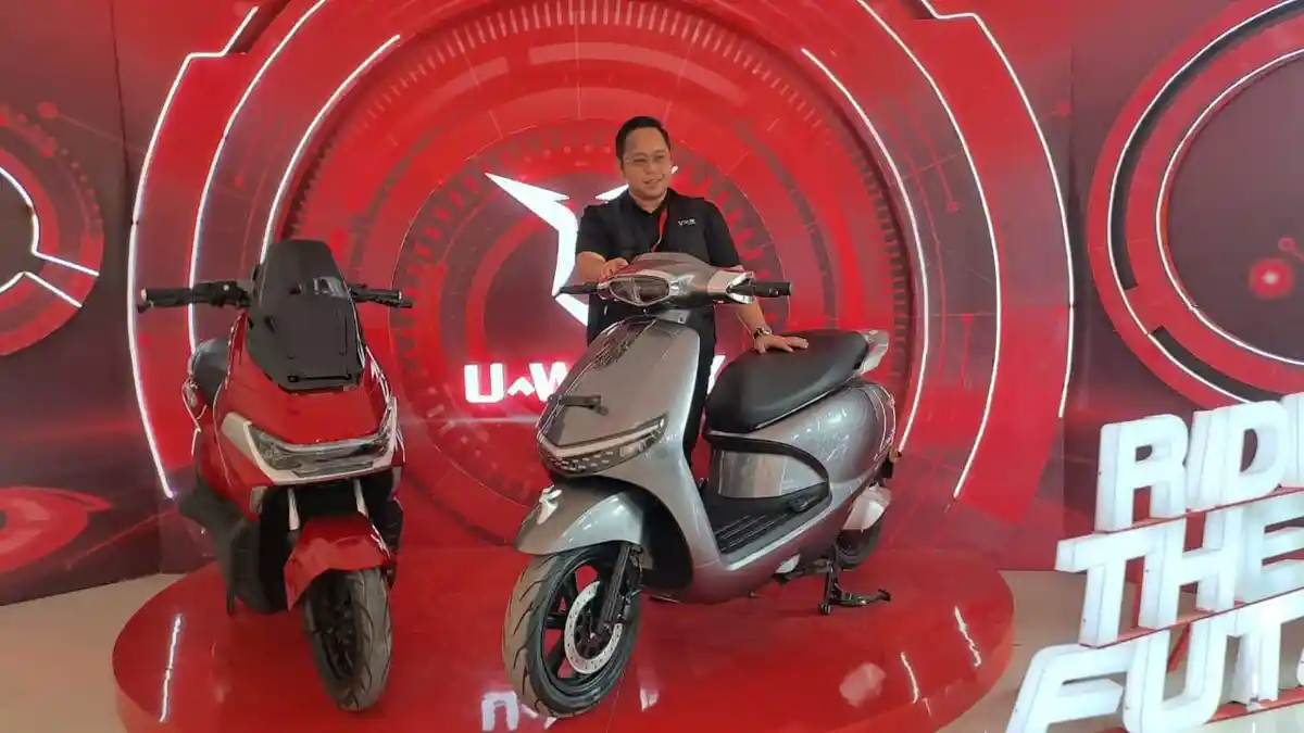"Lebih Hemat Pengeluaran Hingga 50 Persen" Testimoni Obed Gunakan Motor Listrik Untuk Harian