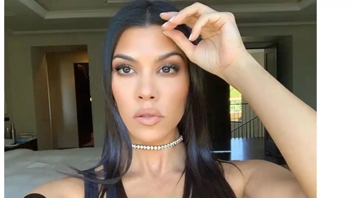 TRIBUNWIKI: Punya Cara Khusus Menjaga Tubuhnya, Siapa Kourtney Kardashian?