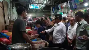 Penjabat-Gubernur-Sumatra-Utara-Hassanudin-meninjau-Pasar-Sei-Sikambing.jpg