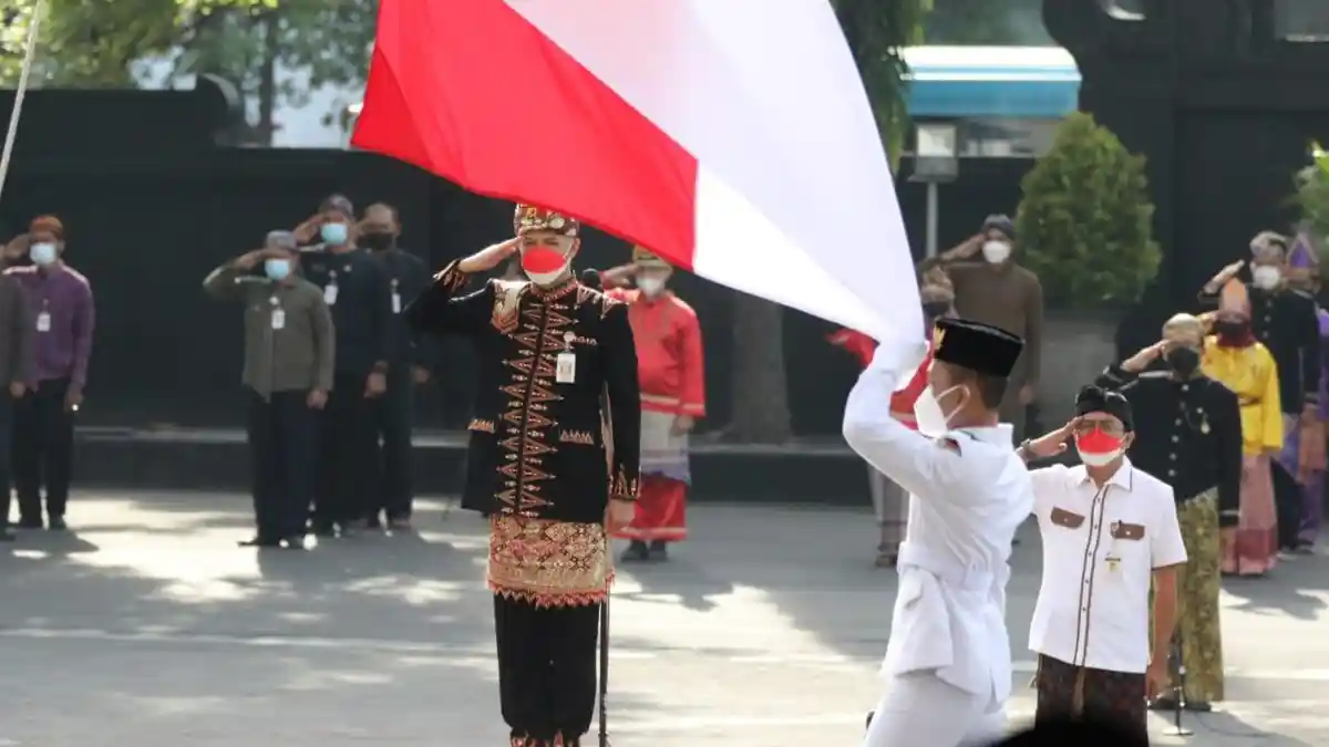 Sumpah Pemuda, Ganjar Senang Dikelilingi Pemuda-Pemudi dari Berbagai Suku
