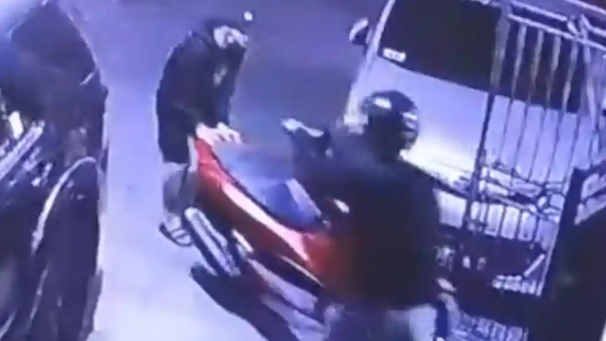 Meski Keyless, Honda PCX Tetap Raib Dicuri di Kos Bekasi, Aksi Pelaku Terekam CCTV