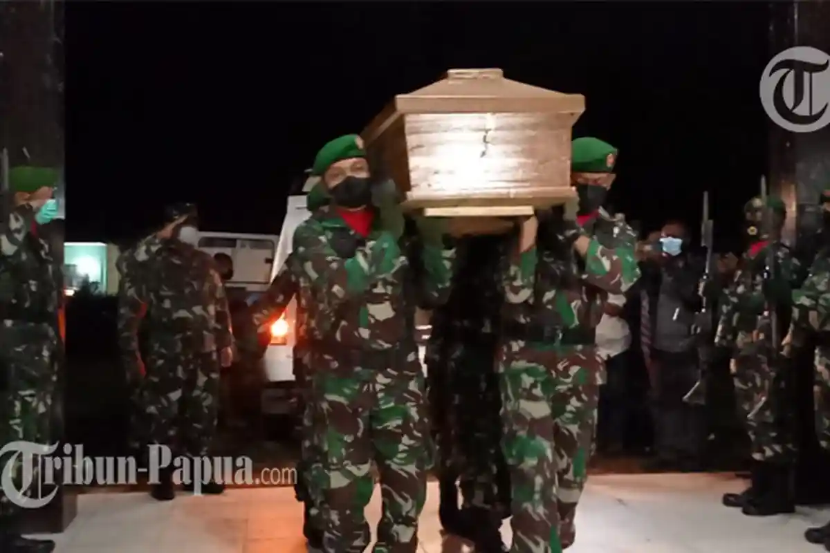 TNI Dekat dengan Warga, KKB Iri Hati: 4 Prajurit Dibantai