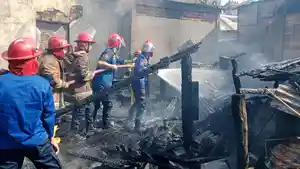 Kebakaran-lorong-Keramat-5-Ulu-Kota-Palembang-Sabtu-982025-pagi.jpg