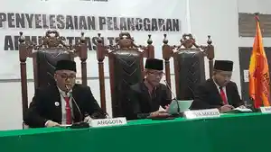 Tak-Penuhi-Syarat-Formil-Bawaslu-Sultra-Tak-Bisa-Lanjutkan-Laporan-Tina-Nur-Alam-Ke-Persidangan.jpg