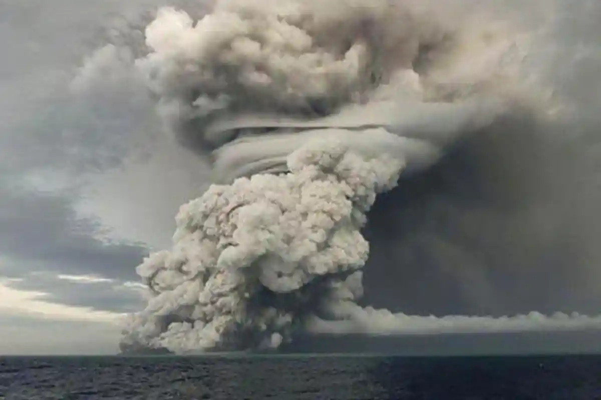 Warga Dengar Suara Letusan Dahsyat Sebelum Tsunami Menerjang Tonga, Dikira Bom Meledak
