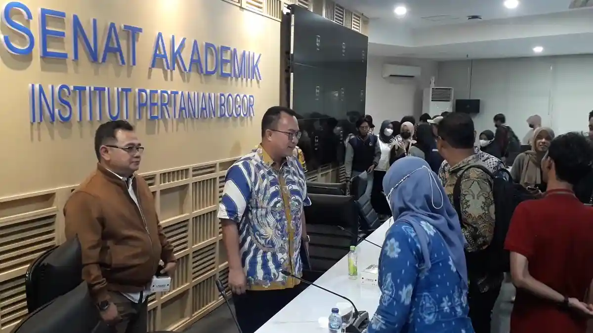 Rektor IPB Temui Para Mahasiswa Korban Pinjol, Kampus Bentuk Tim Untuk Bantuan
