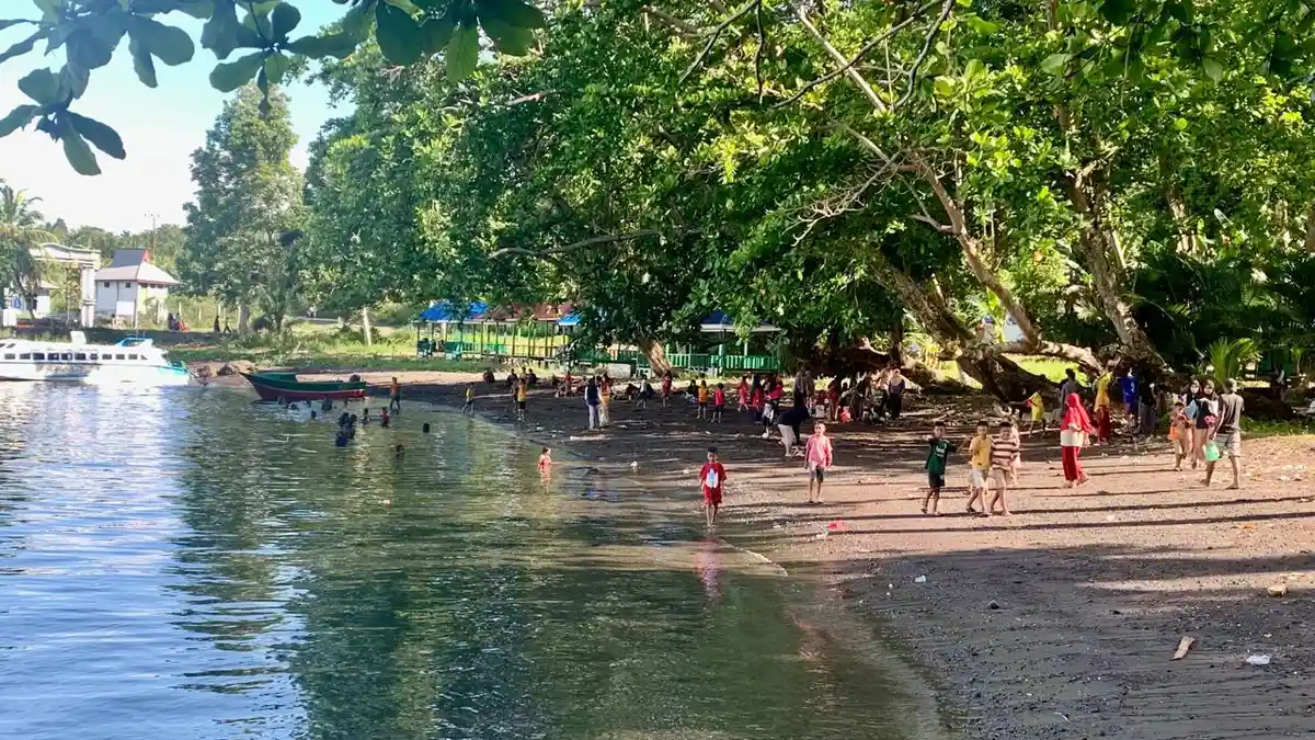 Polres Halmahera Selatan Kerahkan Puluhan Personel ke Wisata Teluk Pawate