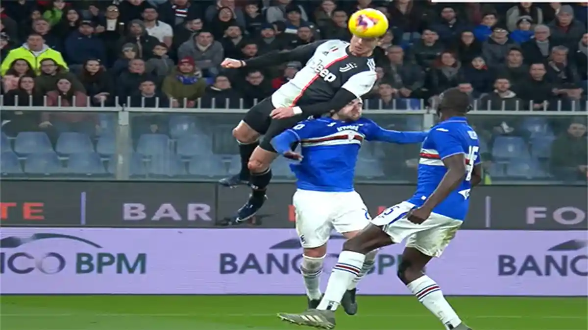 Video Lompatan dan Sundulan Bola 2,5 Meter Cristiano Ronaldo, Trending Youtube