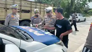 6_Mobil_Ditilang_Akibat_Terobos_Antrean_Buka_Tutup_Jalintim_KM_76__Ini_Imbauan_Polres_Pelalawan.jpg