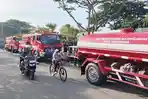 Damkar Kerahkan 35 Personel dan 4 Unit Mobil Tangki Air untuk Bersihkan Teras Samarinda
