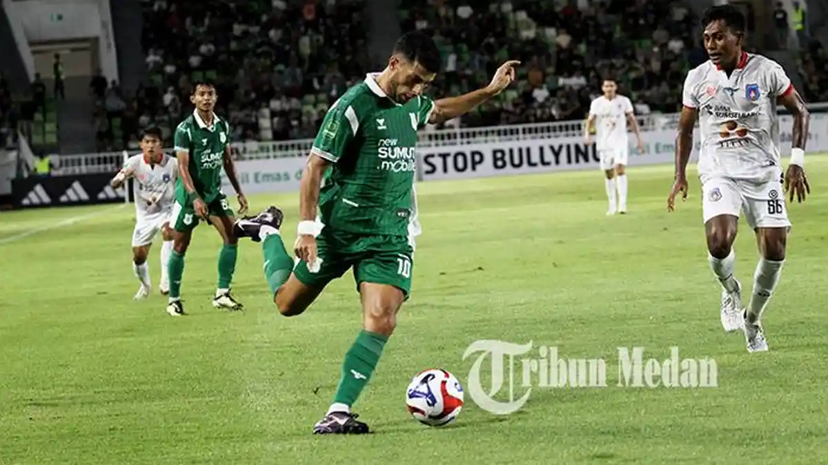 Berita Foto: PSMS Medan Ribak Sumsel United Dengan Skor Akhir 2-0, Kemenangan Perdana Ayam Kinantan - 28092025_ABDAN-SYAKURO_MEMBERIKAN-UMPAN-1.jpg