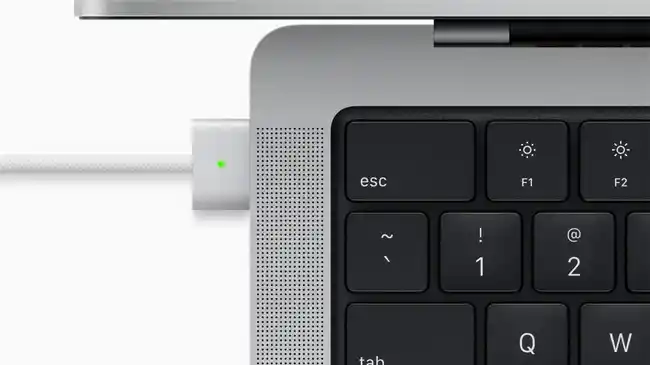 Apple Dirumorkan Hapus MagSafe dari iPhone, Ini Alasannya