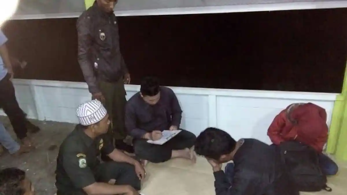 Kedinginan Kena Hujan Gerimis, Pasangan Muda-mudi Malah Cari Tempat Sepi Lalu Mesum