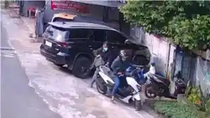 CURI-UANG-Tangkap.jpg