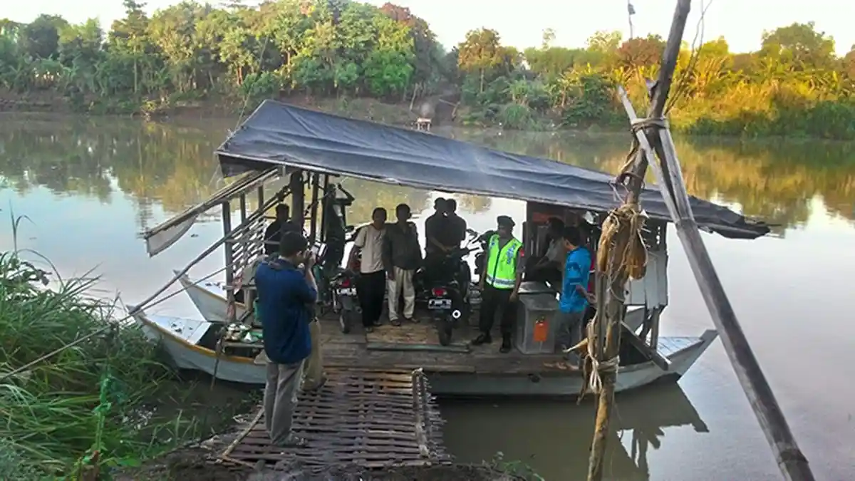 Distribusi Logistik Pemilu di Indramayu Seberangi Sungai Cimanuk - ilustrasi-perahu-eretan-indramayu_20151209_092400.jpg