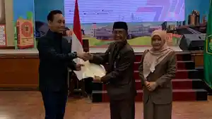 ATRBPN-Kabupaten-Pangkep-menyerahkan-sertipikat-wakaf.jpg