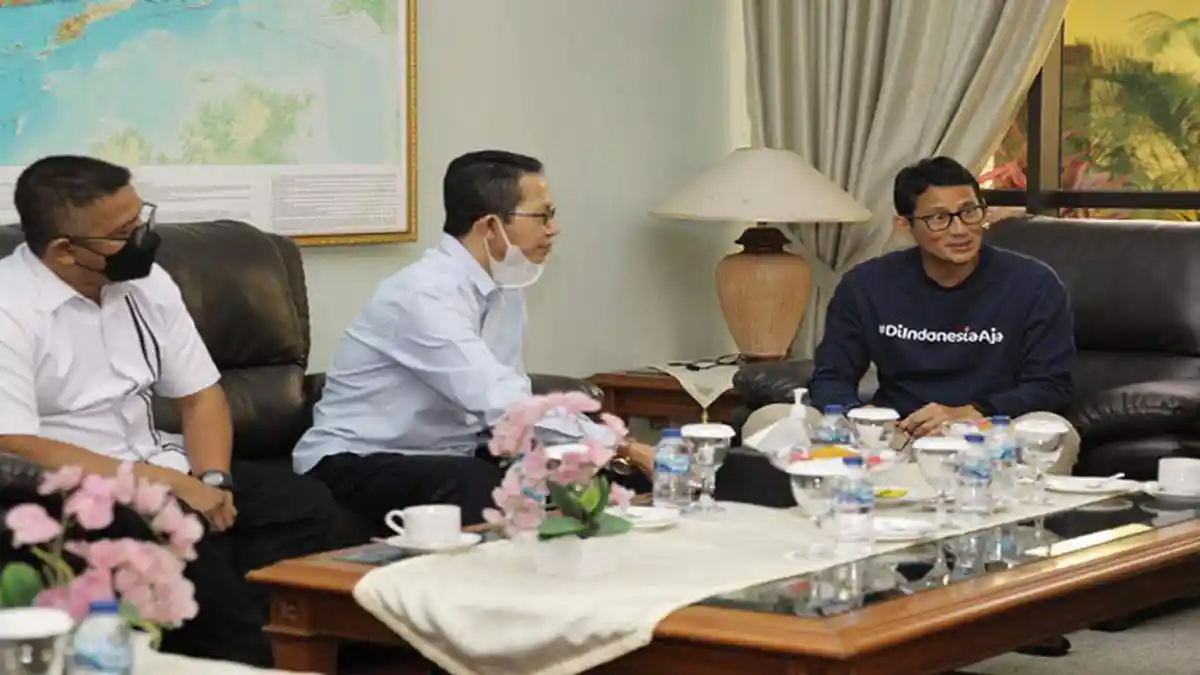 Menparekraf Sandiaga Uno ke Batam, Wawako Amsakar Achmad Ikut Jemput di Bandara